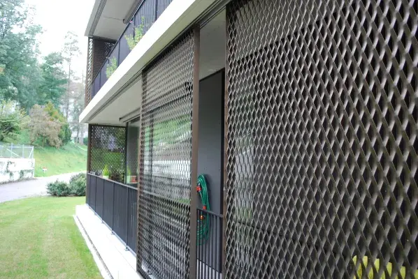 Detail of Ambasciata expanded metal mesh sliding panel