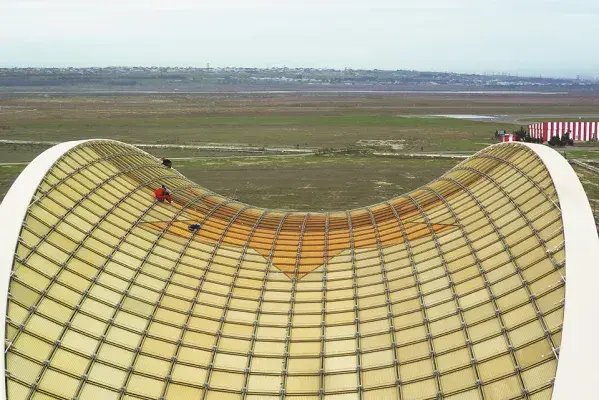 Overview of the expanded metal mesh structure seen from above