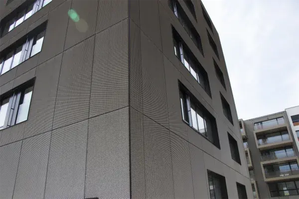 Wall cladding in expanded metal mesh