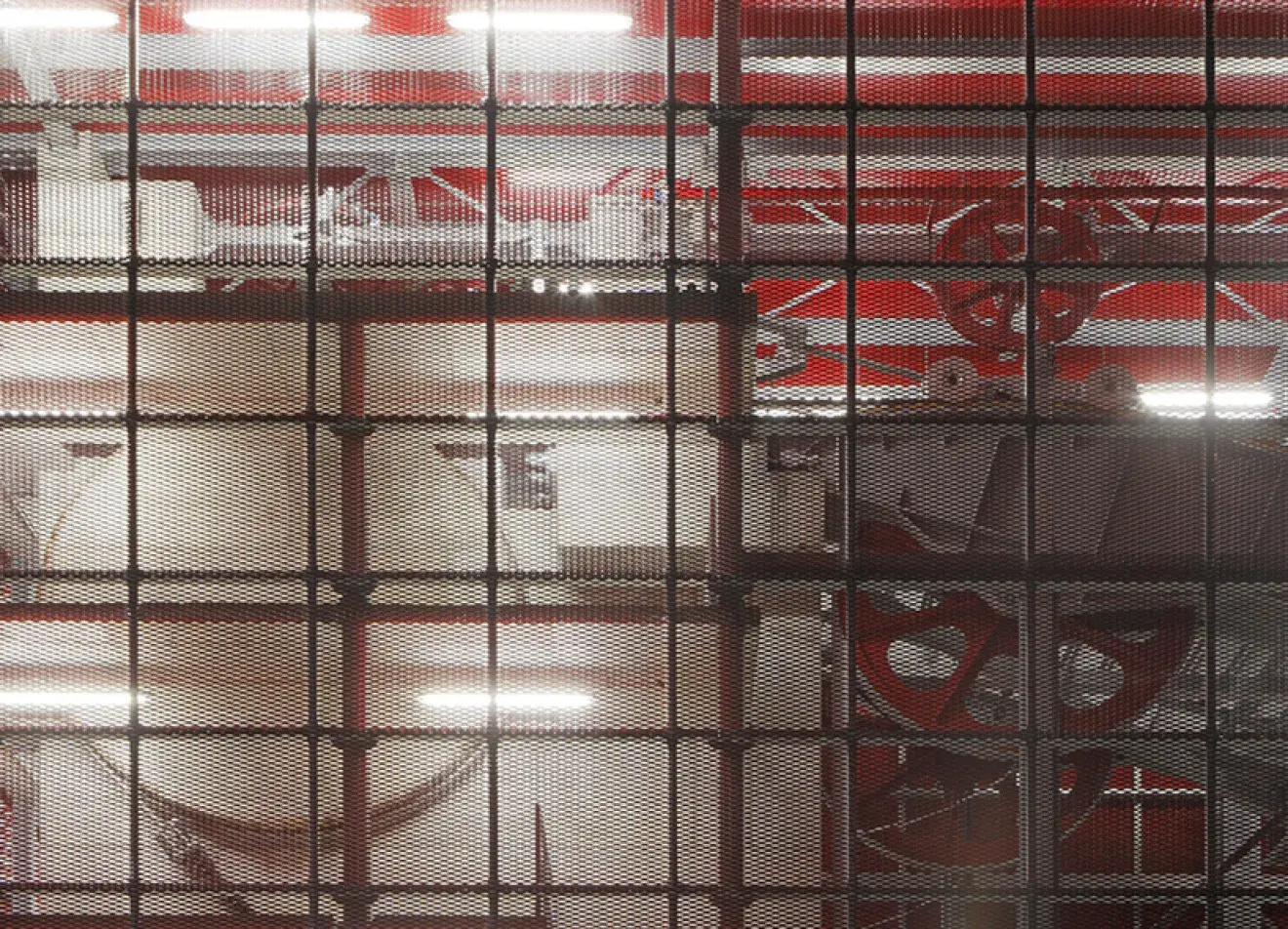 Transparency of the metal mesh façade